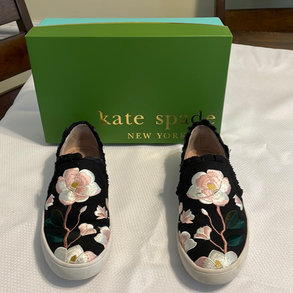 Perfect for Fall! Kate Spade Leonie Sneaker black floral.